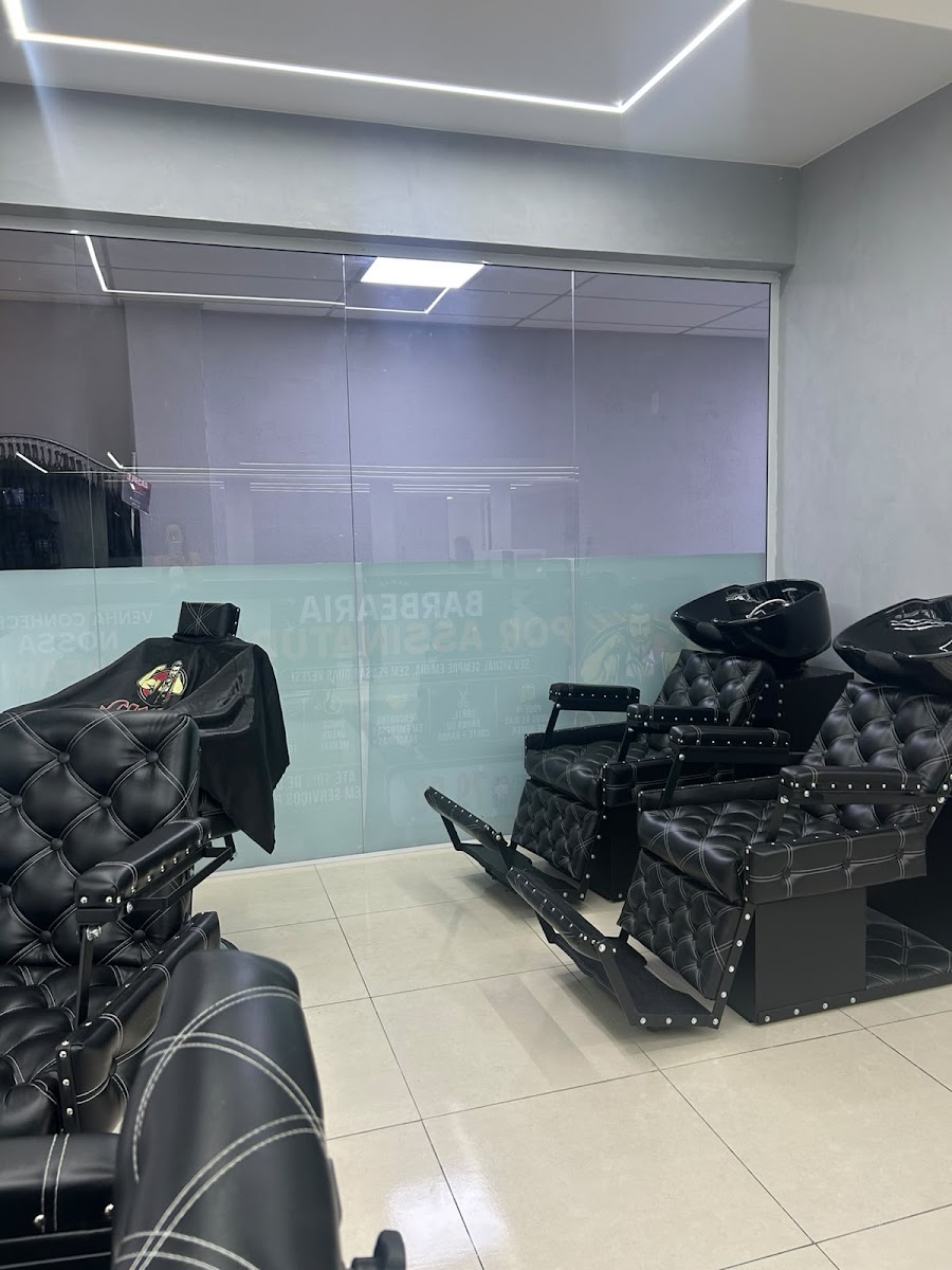 Área de lavatórios da Sines Barber Club